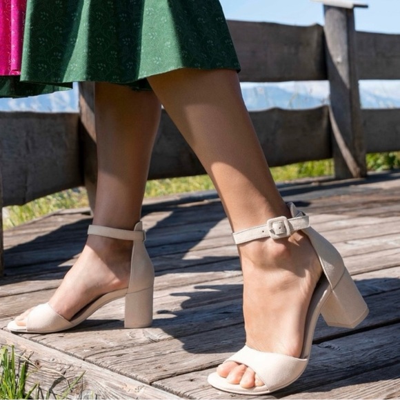 Paul Green 7469 Pump tan  $339 - Picture 2 of 9